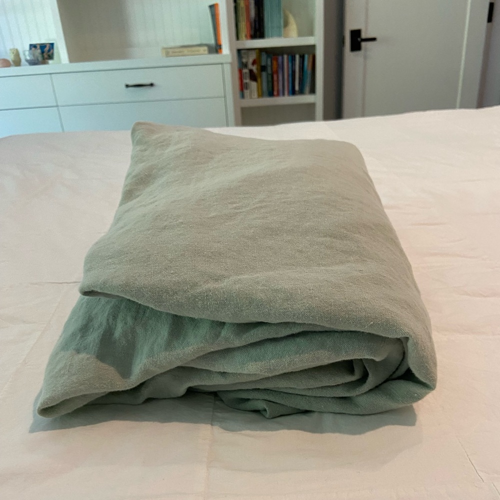 100% linen fitted sheet, Cal-King.